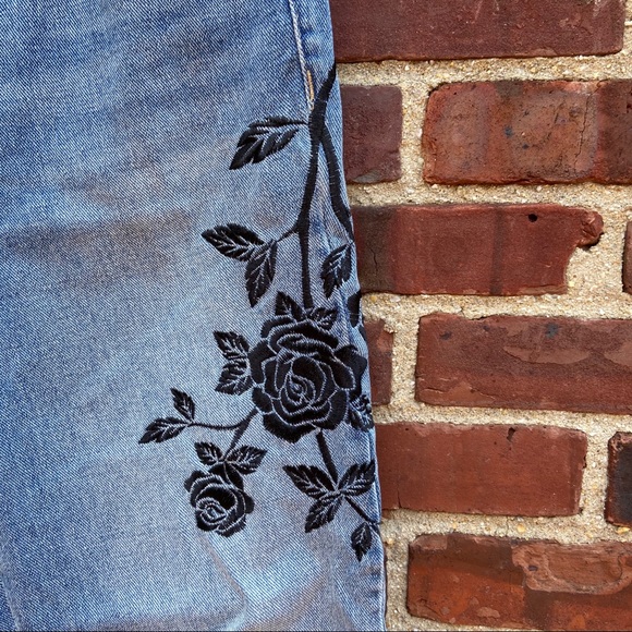 ❤️SOLD❤️ NWOT PACSUN EMBROIDERED MOM JEAN - Picture 6 of 6